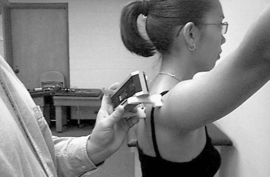 Borsaの研究による上腕挙上時の肩甲骨位置変化グラフ。初期30度までのSetting Phaseにおける下方回旋（沈み込み）を示している